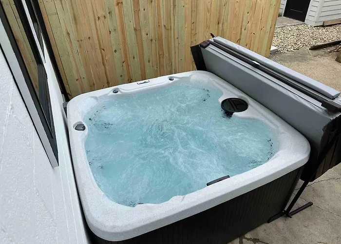 New Luxe Reno Hot Tub N Roof Terrace *