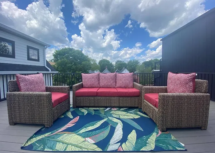 New Luxe Reno Hot Tub N Roof Terrace * Columbus