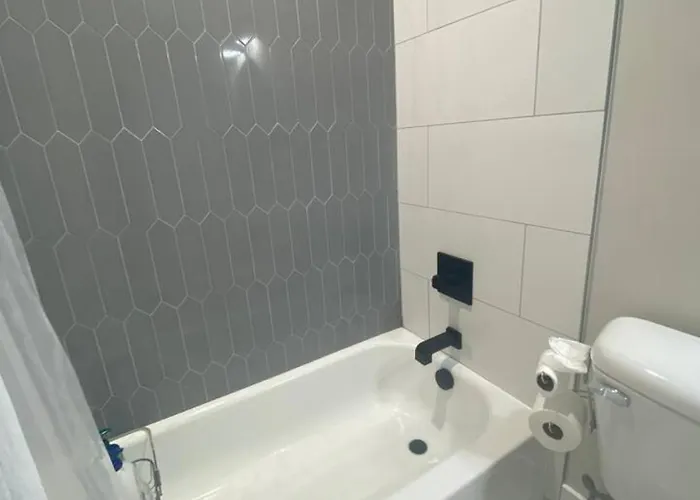 New Luxe Reno Hot Tub N Roof Terrace Holiday home *
