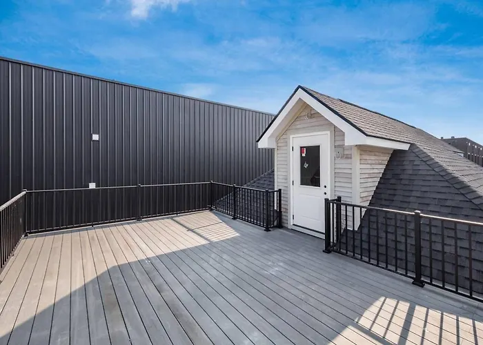 Holiday home New Luxe Reno Hot Tub N Roof Terrace *